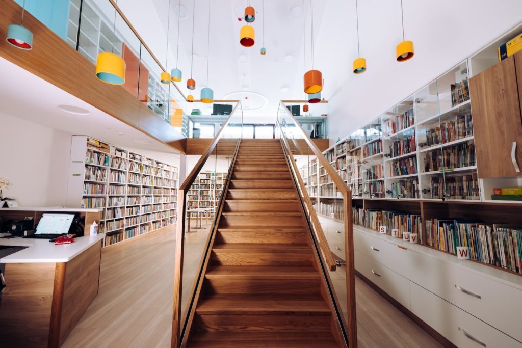 Šolska knjižnica - stopnišče