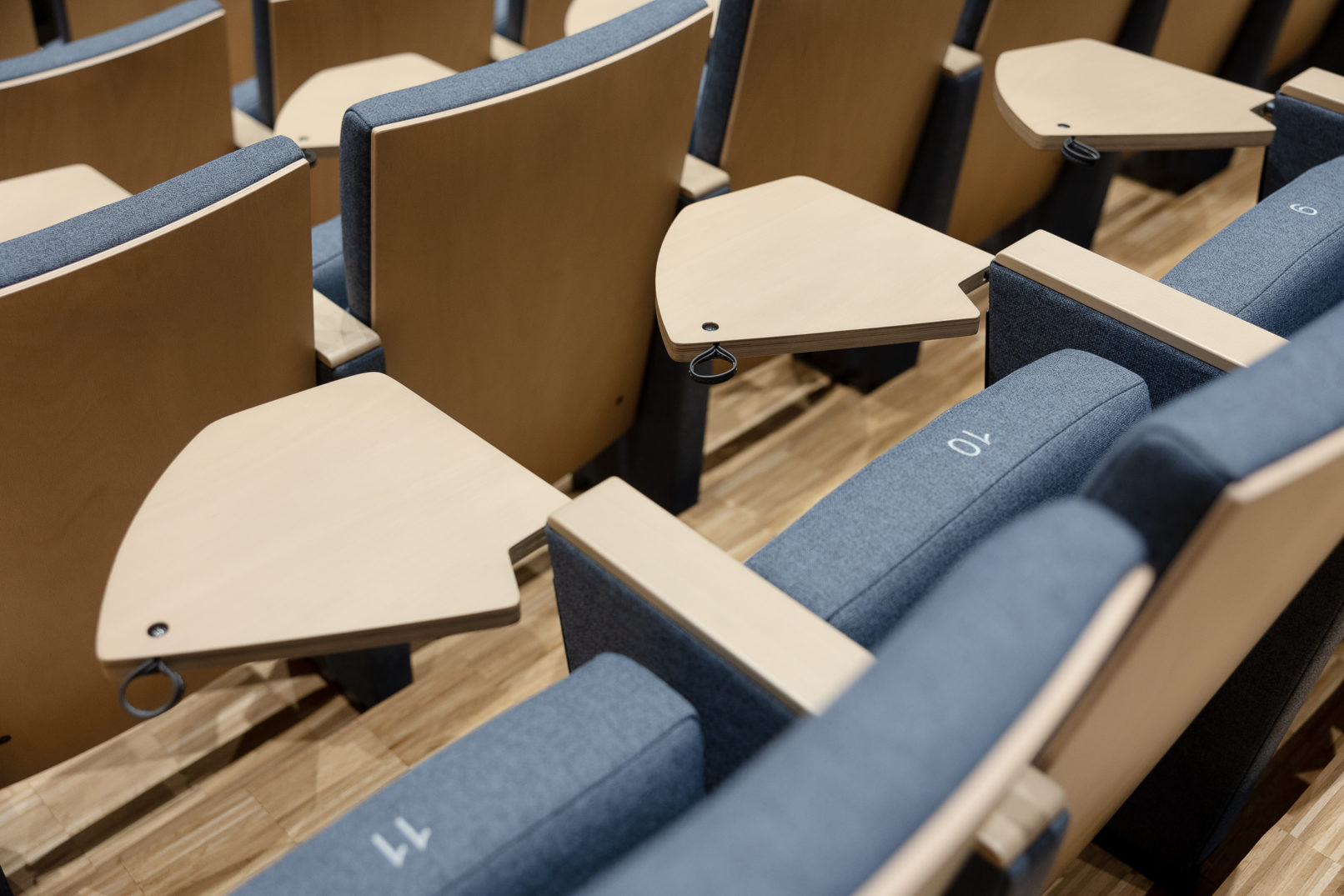 Fleksibilne mizice - kuturni dom