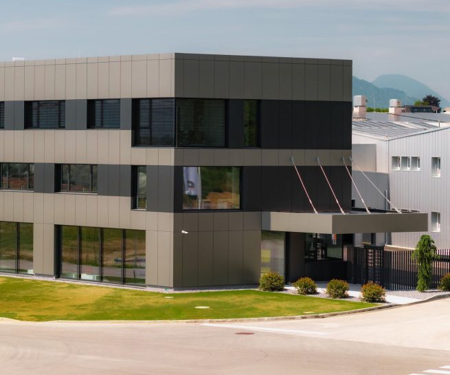 Aplast poslovna stavba